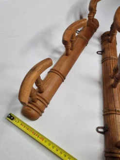 Paire de portemanteaux en bois tourné à l'imitation du bambou, 50 cm