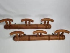 Paire de portemanteaux en bois tourné à l'imitation du bambou, 50 cm