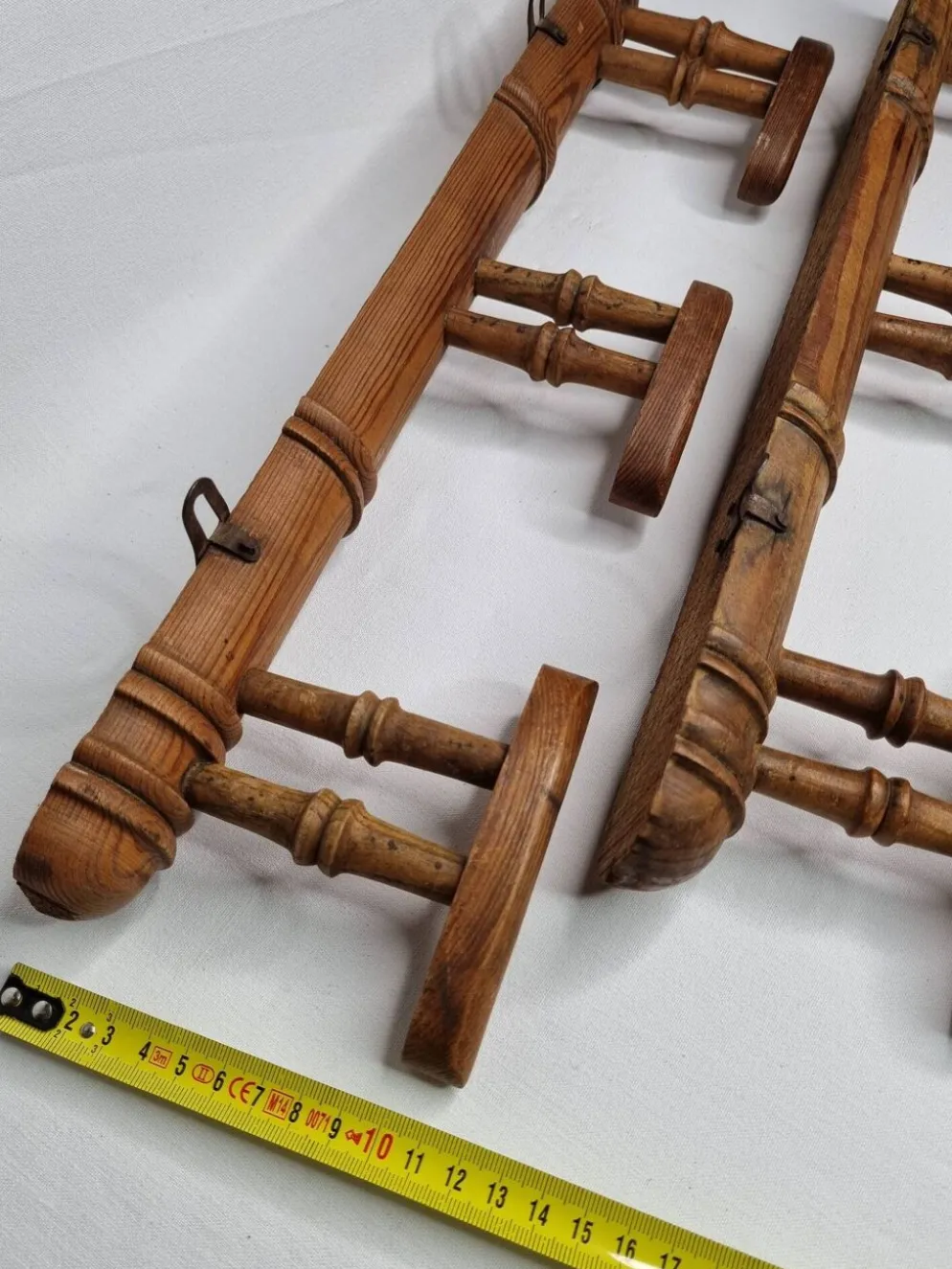 Paire de portemanteaux en bois tourné à l'imitation du bambou, 50 cm