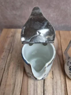 Paire de pots à lait anciens Boch Frères Keramis – modèle Saxe