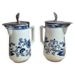 Paire de pots à lait anciens Boch Frères Keramis – modèle Saxe