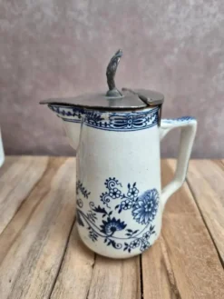 Paire de pots à lait anciens Boch Frères Keramis – modèle Saxe