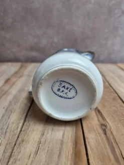 Paire de pots à lait anciens Boch Frères Keramis – modèle Saxe