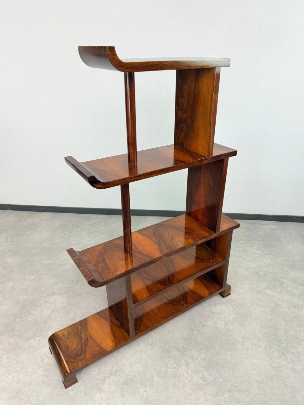 Paire de rares étagères à gradins / séparateurs de pièces de style Art Déco ancien