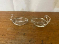 Paire de saleron ancien verre moulé cygne salière poivrier vintage