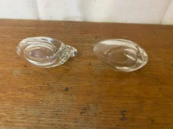Paire de saleron ancien verre moulé cygne salière poivrier vintage