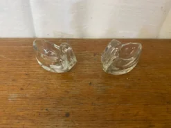 Paire de saleron ancien verre moulé cygne salière poivrier vintage