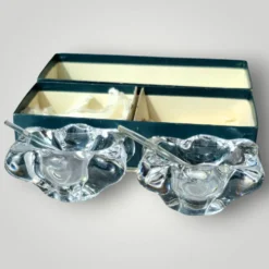 Paire de salières en cristal et cuillère en verre signées Daum Cristal