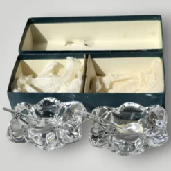 Paire de salières en cristal et cuillère en verre signées Daum Cristal
