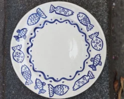 Paire des assiettes Castellania Italie décor poissons bleus