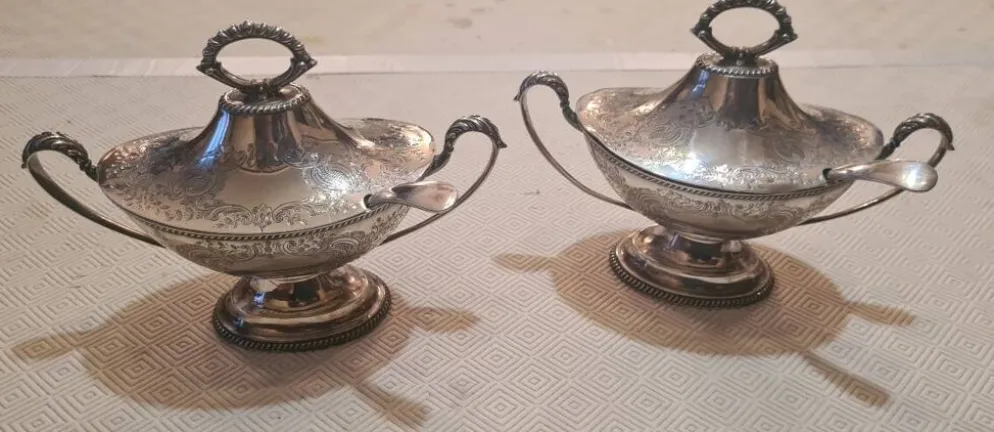 Paire de saucières en métal argenté, Angleterre fin XIXème