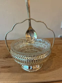 Paire de serviteurs, coupelles à confiture vintage en verre moulé et métal argenté
