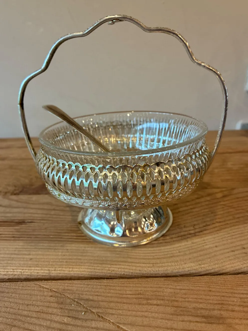 Paire de serviteurs, coupelles à confiture vintage en verre moulé et métal argenté
