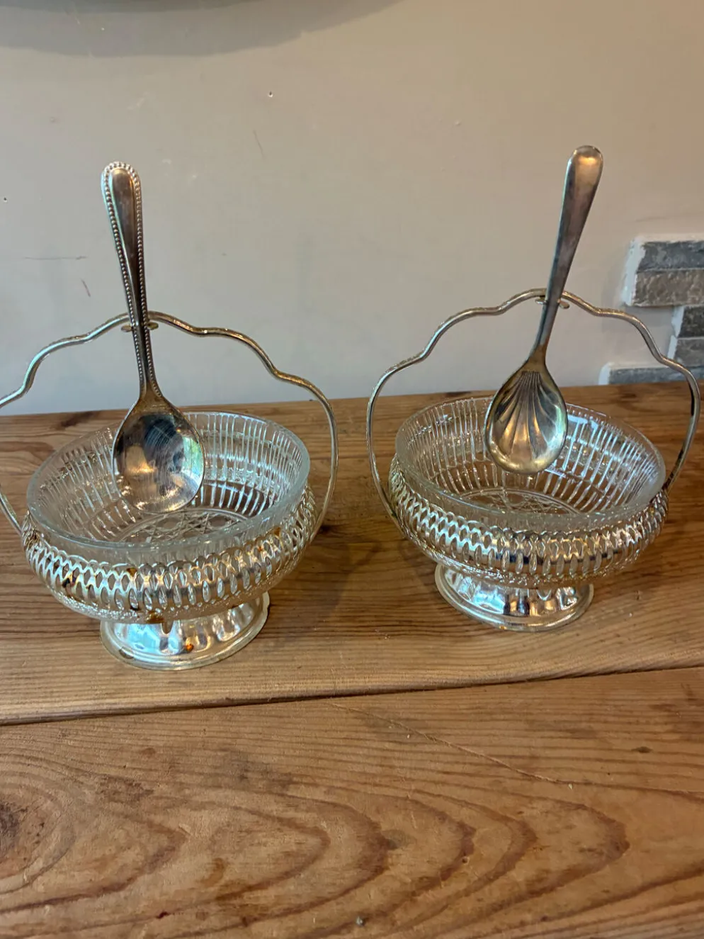 Paire de serviteurs, coupelles à confiture vintage en verre moulé et métal argenté