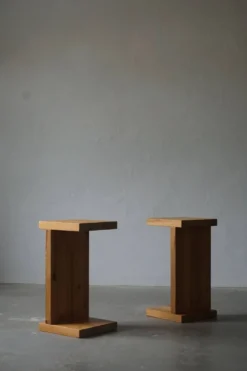 Paire de stands de nuit modernes et brutalistes scandinaves en pin massif, années 1970