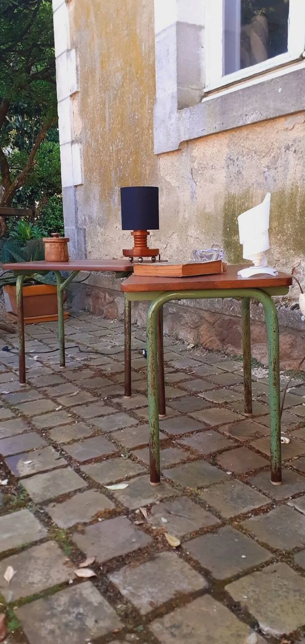 Paire de table année 60 en métal tubulaire et teck massif