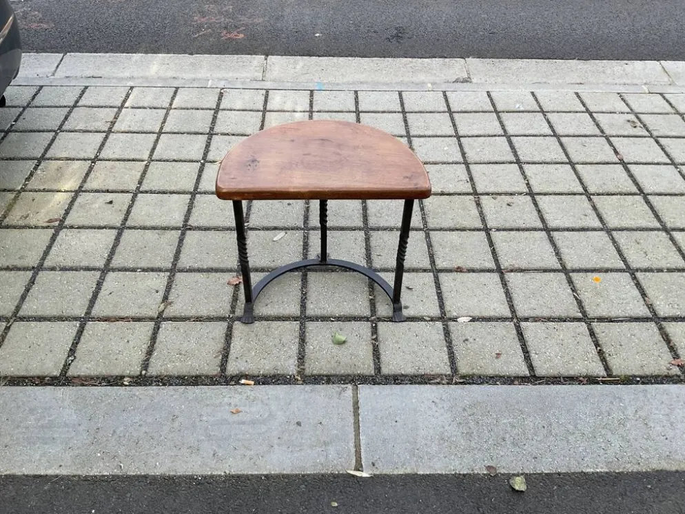 Paire de tables chêne et fer forge des années 30, Art déco