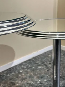 Paire de tables d'appoint en chrome miroir, années 1980.