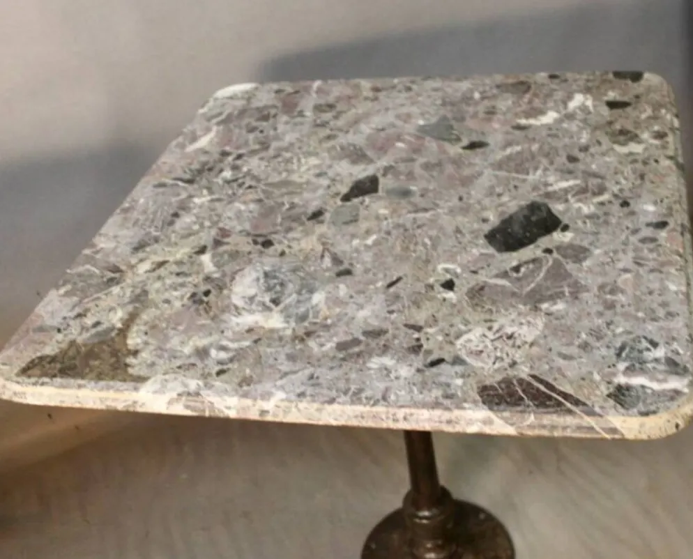 Paire De Tables De Bistrot Piètement Fonte Dessus Marbre