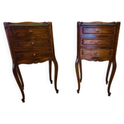 Paire de tables de chevet anciennes