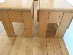 Paire de tables de chevet Charlotte Perriand Les Arcs
