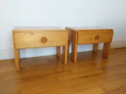 Paire de tables de chevet Charlotte Perriand Les Arcs