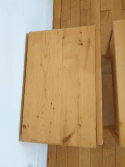 Paire de tables de chevet Charlotte Perriand Les Arcs
