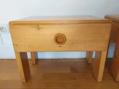 Paire de tables de chevet Charlotte Perriand Les Arcs