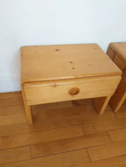 Paire de tables de chevet Charlotte Perriand Les Arcs