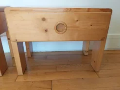 Paire de tables de chevet Charlotte Perriand Les Arcs
