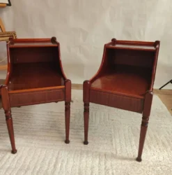 Paire de tables de chevet danoises scandinaves vintage en acajou – années 50