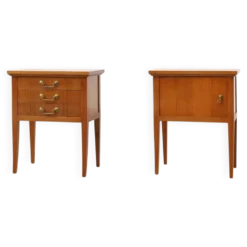 Paire de tables de chevet des années 50 avec poignées en laiton, France, années 1950.
