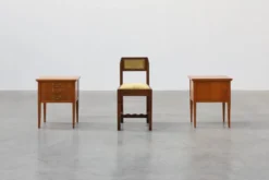 Paire de tables de chevet des années 50 avec poignées en laiton, France, années 1950.