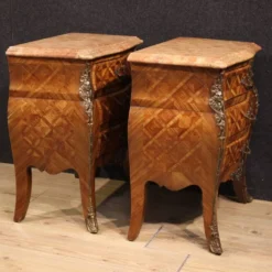 Paire de tables de chevet de style Louis XV, France, 20e siècle