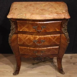 Paire de tables de chevet de style Louis XV, France, 20e siècle