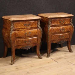 Paire de tables de chevet de style Louis XV, France, 20e siècle