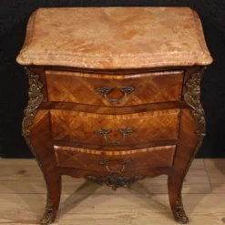 Paire de tables de chevet de style Louis XV, France, 20e siècle