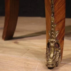 Paire de tables de chevet de style Louis XV, France, 20e siècle