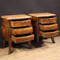 Paire de tables de chevet de style Louis XV, France, 20e siècle