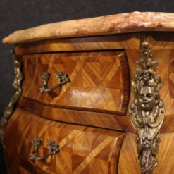 Paire de tables de chevet de style Louis XV, France, 20e siècle