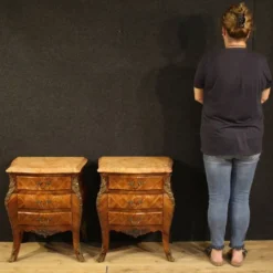 Paire de tables de chevet de style Louis XV, France, 20e siècle