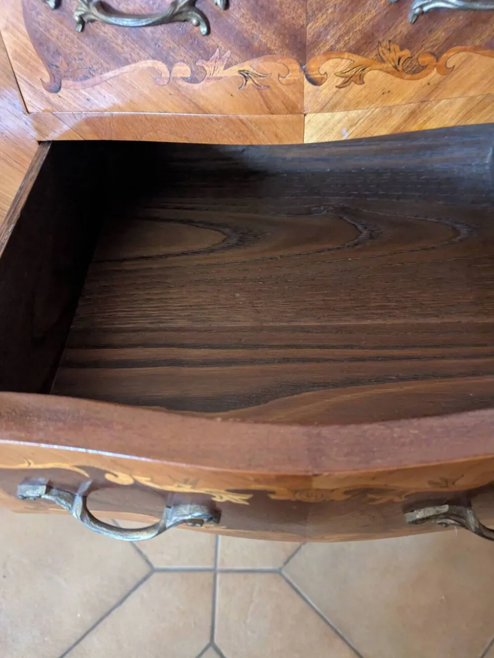 Paire de tables de chevet de style Louis XV