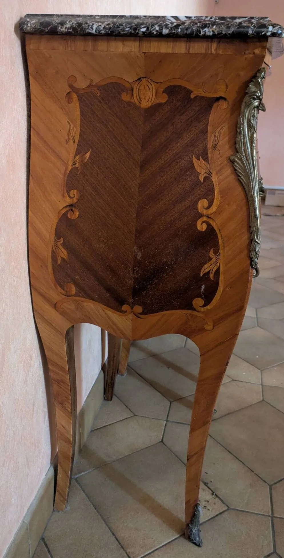 Paire de tables de chevet de style Louis XV