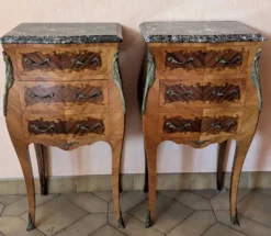 Paire de tables de chevet de style Louis XV