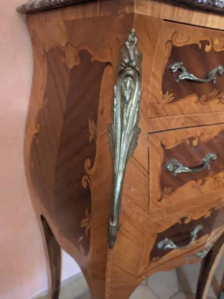 Paire de tables de chevet de style Louis XV