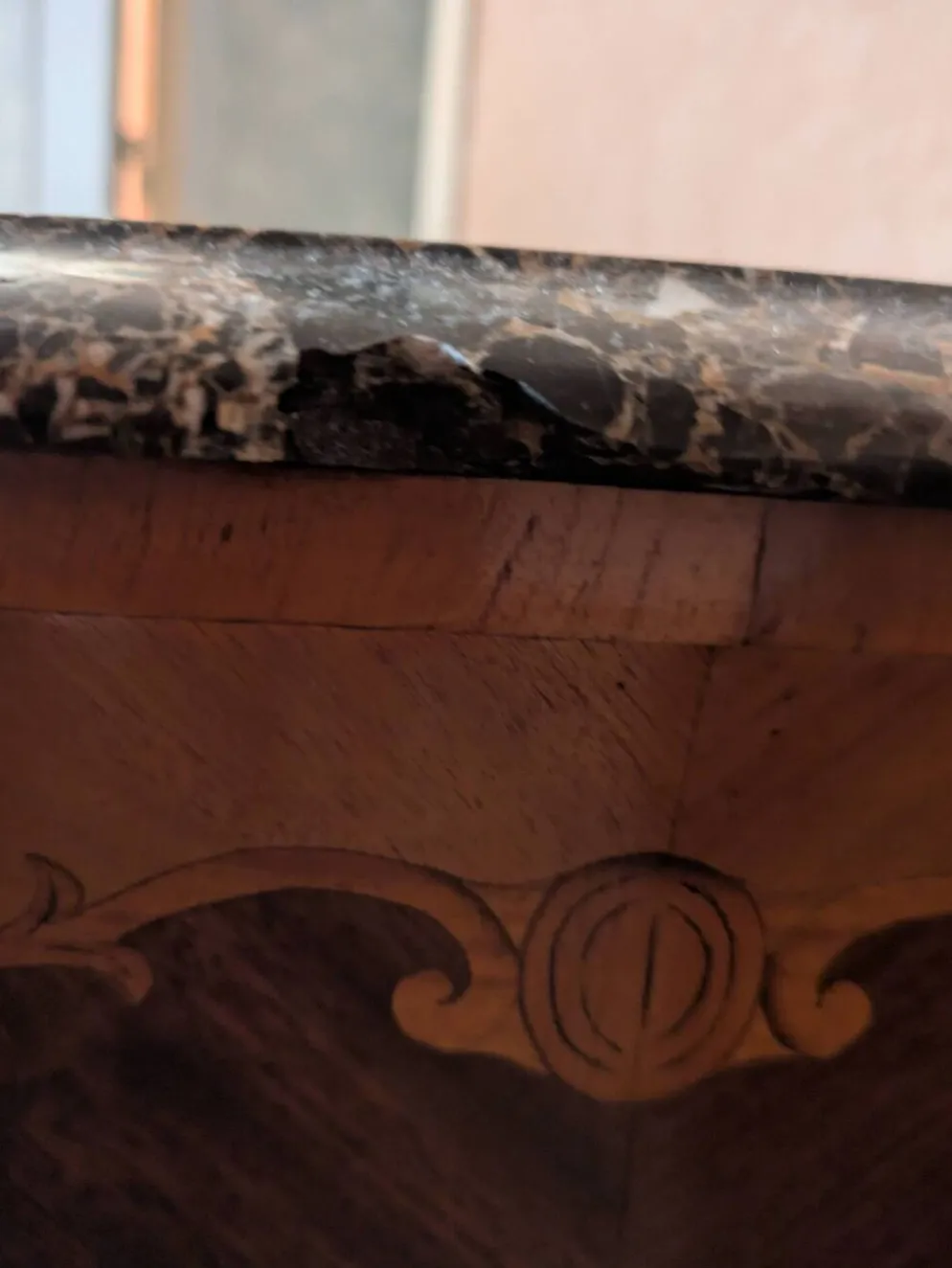 Paire de tables de chevet de style Louis XV