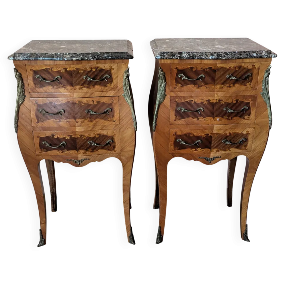 Paire de tables de chevet de style Louis XV