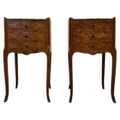 Paire de tables de chevet de style Louis XV en marqueterie