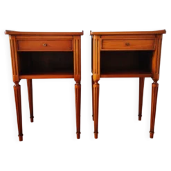 Paire de tables de chevet de style Louis XVI