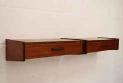 Paire de tables de chevet flottantes danoises en teck, années 1970